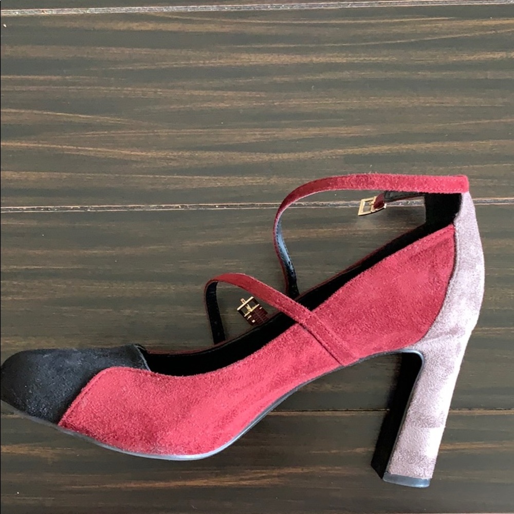 Heels - Picture 2 of 5